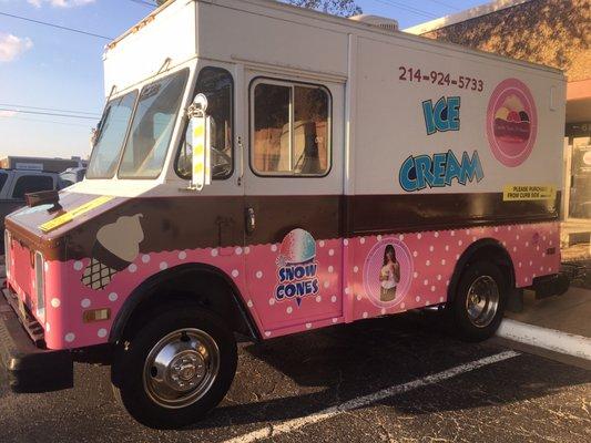 The Creamy Taste of Heaven Food Truck is serving ice cream and pastries around DFW. You can also reserve the truck for a private event.