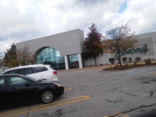 Boscov's Men's entrance