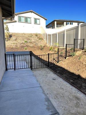 Side yard dog run fence