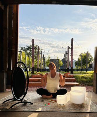 Sound bath in the barn