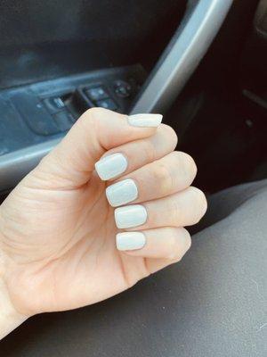 Gel mani in classic white