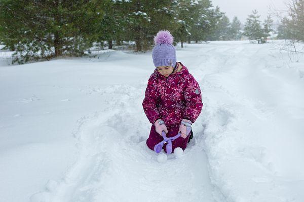 Make snowballs