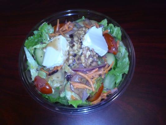 Beautiful !!! Delicious goat cheese salad.