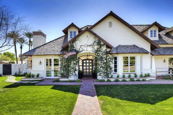 A very happy Arcadia client. Gave this beautiful home a bubble bath all-around...house wash, paver wash, windows, driveway and roof.