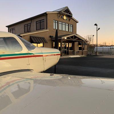 First Team Pilot Training offers  flight instruction and ground school for student pilots, private pilots and commercial pilots.