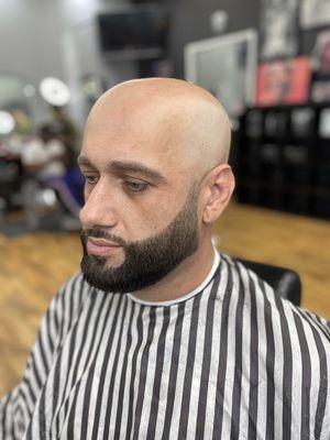 "bald head w/beard fade


Book this cut at styleseat.com/Spotlightbarbers