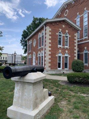 Cannons point to the west. Sheriff's quarters behind.