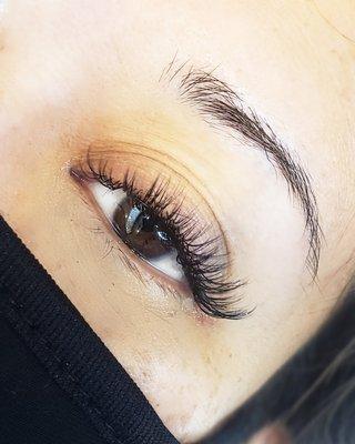 Custom classic/hybrid lash extensions