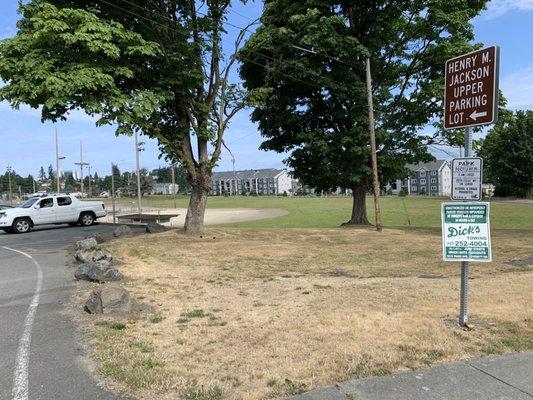 Sign for upper parking lot.