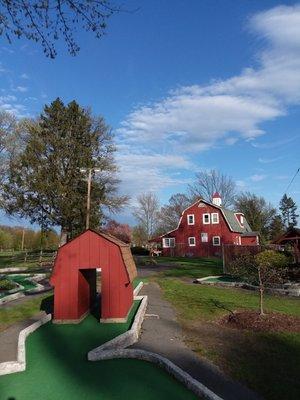 19 Holes Pitch and Putt & Miniature Golf Course