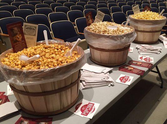 The NAVS popcorn bar is a hit not only weddings, parties and family reunions ... It is also delicious at business meetings