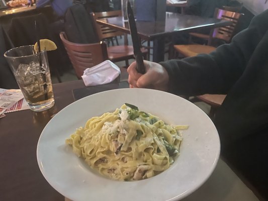 Fettuccini with grilled chicken and broccoli