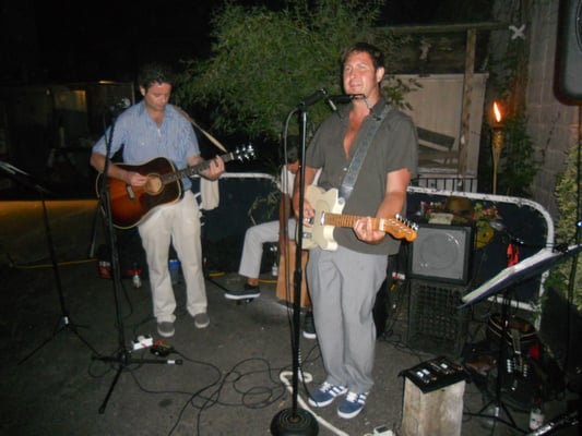 The Brothers Yee (PJ and Billy of The Bogmen) playing outside at Jamesons