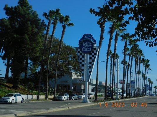 The many dealerships that you find on the mile of cars and the many historical locations that yoiu can find.