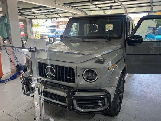 Mercredes GWAGON factory Mercredes windshield replacement and ADAS calibration.