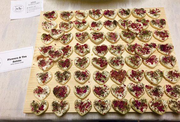 Flowers & earl grey tea sables (shortbread-like)