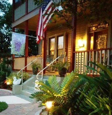 Front porch entrance to River Park Inn B&B