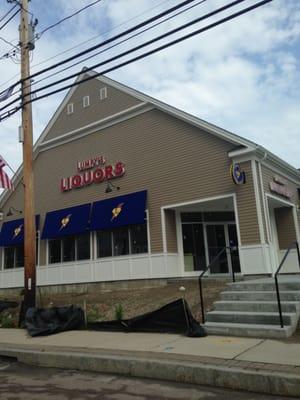 Lumpy's Liquors -- 969 Main Street / Route 109, Millis                       Side Exterior