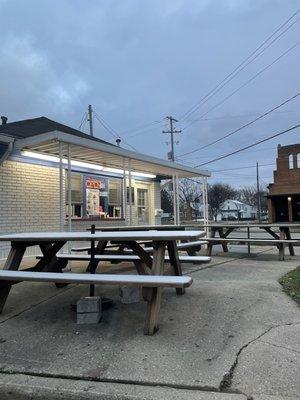 Outdoor seating, business front