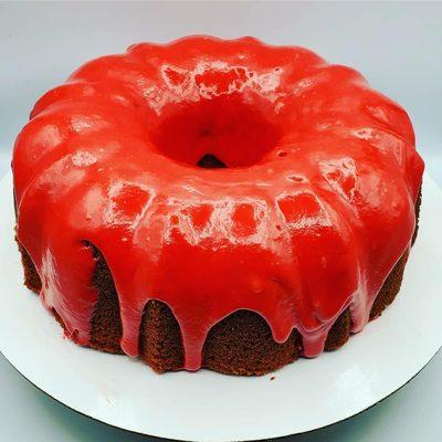 Raspberry Bundt cake with the Raspberry cake glaze