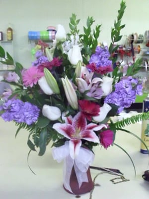 This is the picture of the bouquet described as anemic in one of our reviews