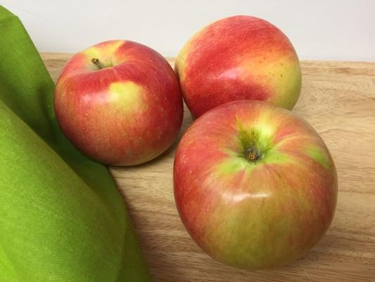 Co-op Partners fresh organic apples.