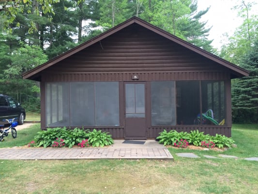 Beautiful cabin # 15 - kids can easily run to the playground from here