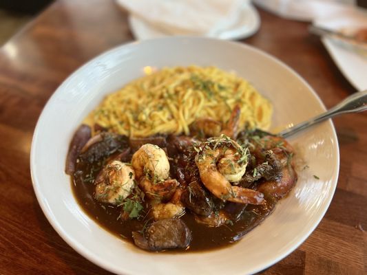 LINGUINI A LA HUANCAINA with Lomo Saltado