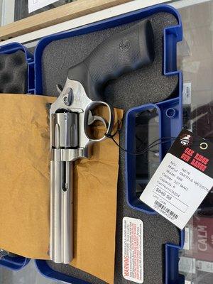 Smith and Wesson 686 with a 6" barrel.