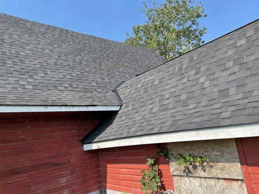 Barn house roofed