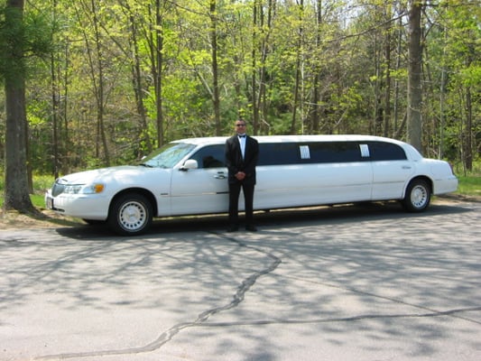 10 passenger white stretch Limousine for weddings in the Newburyport MA and the NH seacoast