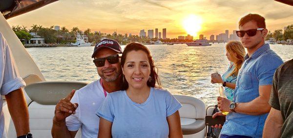 Best Yacht Rental to enjoy an amazing sunset followed by Miami's night life City view, we are committed to make it Special.