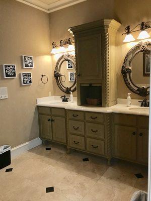 Main house upstairs master bathroom