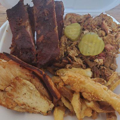 Ribs, chopped pork, smoked turkey & battered fries