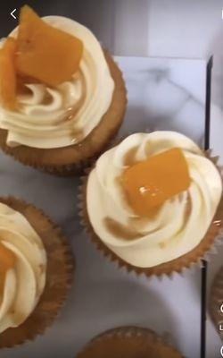 Peach cobbler cupcakes