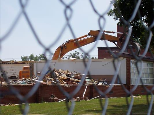 Binns Elementary's original building (built in 1978) in the course of being demolished on 17 August 2006.