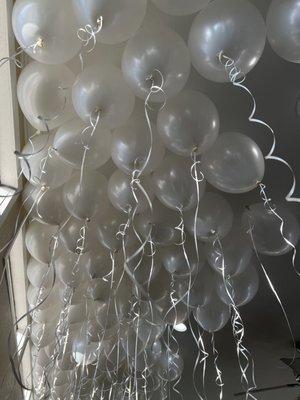 150 white ceiling balloons with streamers