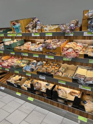 Bread/bakery section