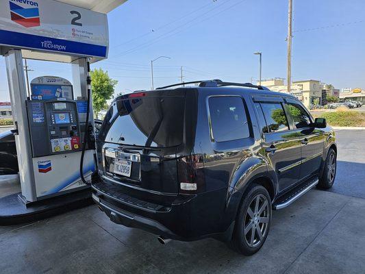 Can't go wrong with filling up at this gas station  easy breeze