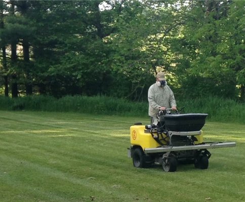 Fertilizing / Weed Control