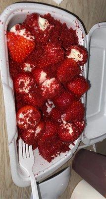 Strawberries stuffed with cheesecake