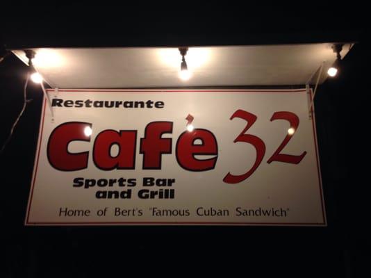 Cafe 32