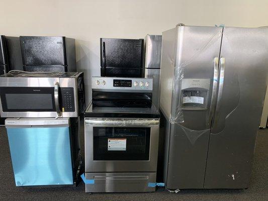 Frigidaire Kitchen Set for $1499 (New-S&D)