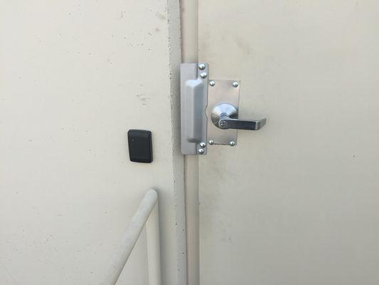 Military contractor building fresh installation of lever Handel and access control scan pad