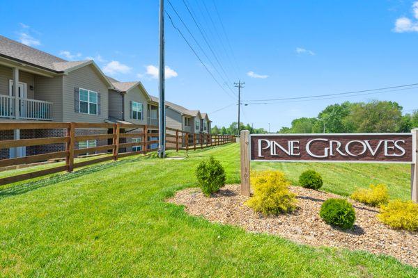 Pine Groves Apartments in Bowling Green, KY