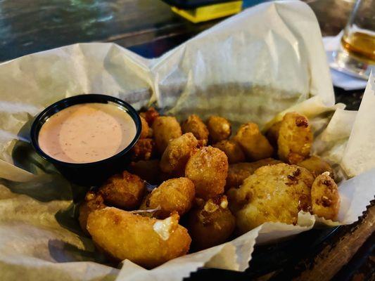 Fried cheese curds with sriracha ranch