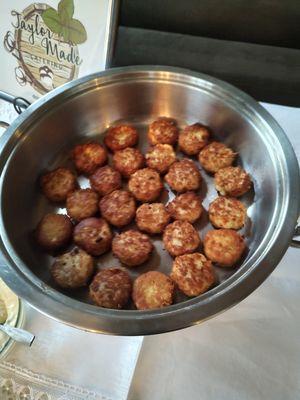 Our Signature Cocktail Crab Cakes with
Smoked Garlic Tartar Sauce