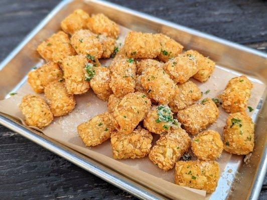 Garlic Parm Tots | Instagram: @telephonesmoothie