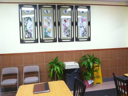 Nice and clean dining room !