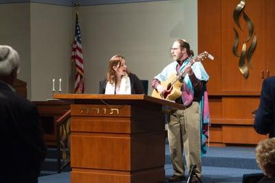 Rabbi Annie Belford with her husband, Rabbi Ari Vernon.